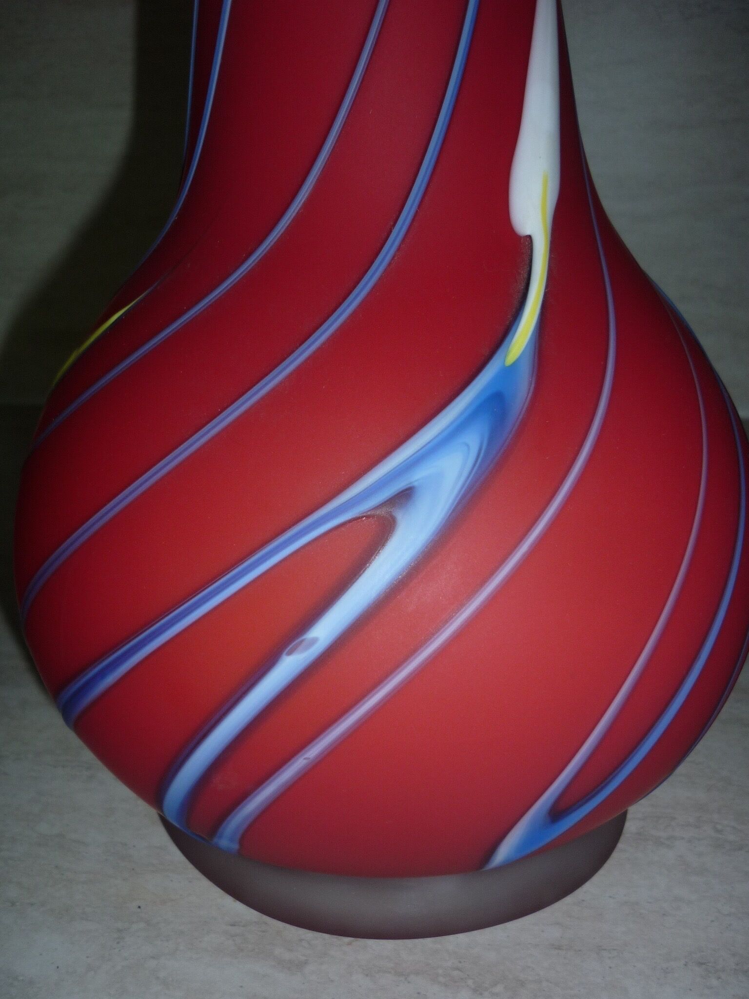 Vase rouge en verre double épaisseur opaque 44 cm