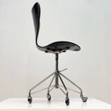 Early 3217 office chair by Arne Jacobsen