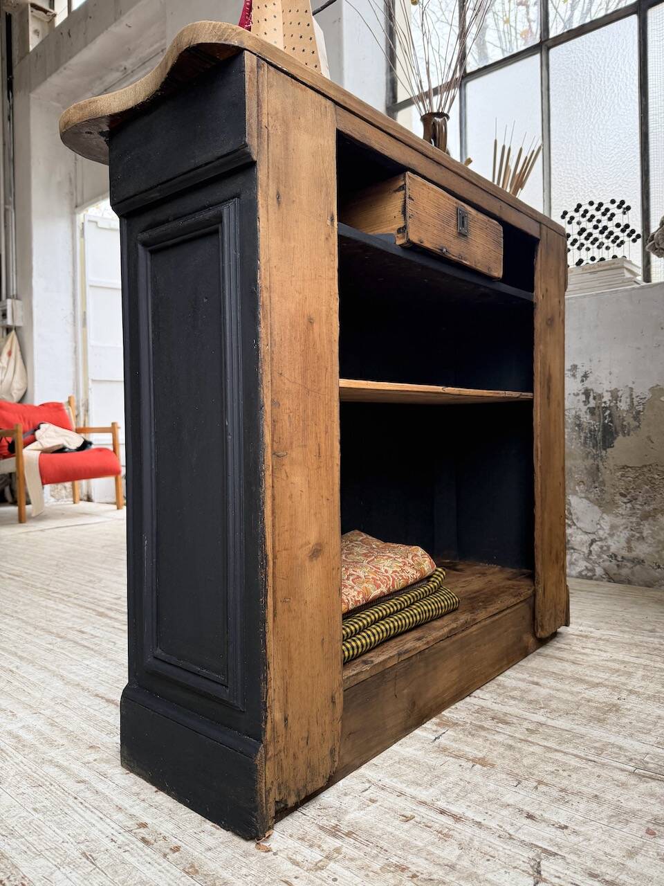Floral 1920s trading counter