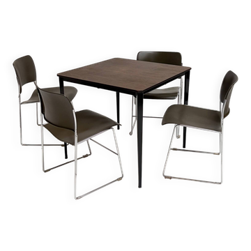 Table à manger de style mid-century par Wim Rietveld pour Ahrend de Cirkel, années 1960.
