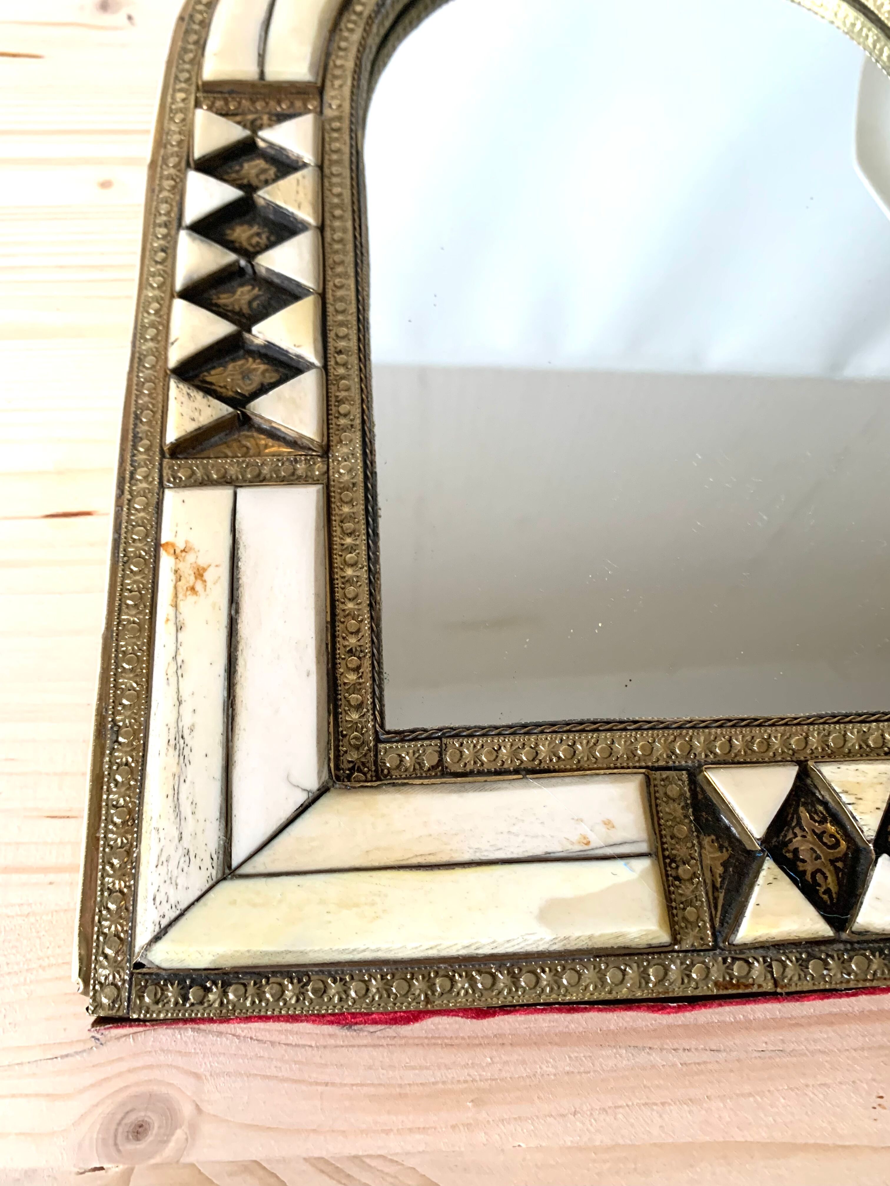 Ethnic mirror