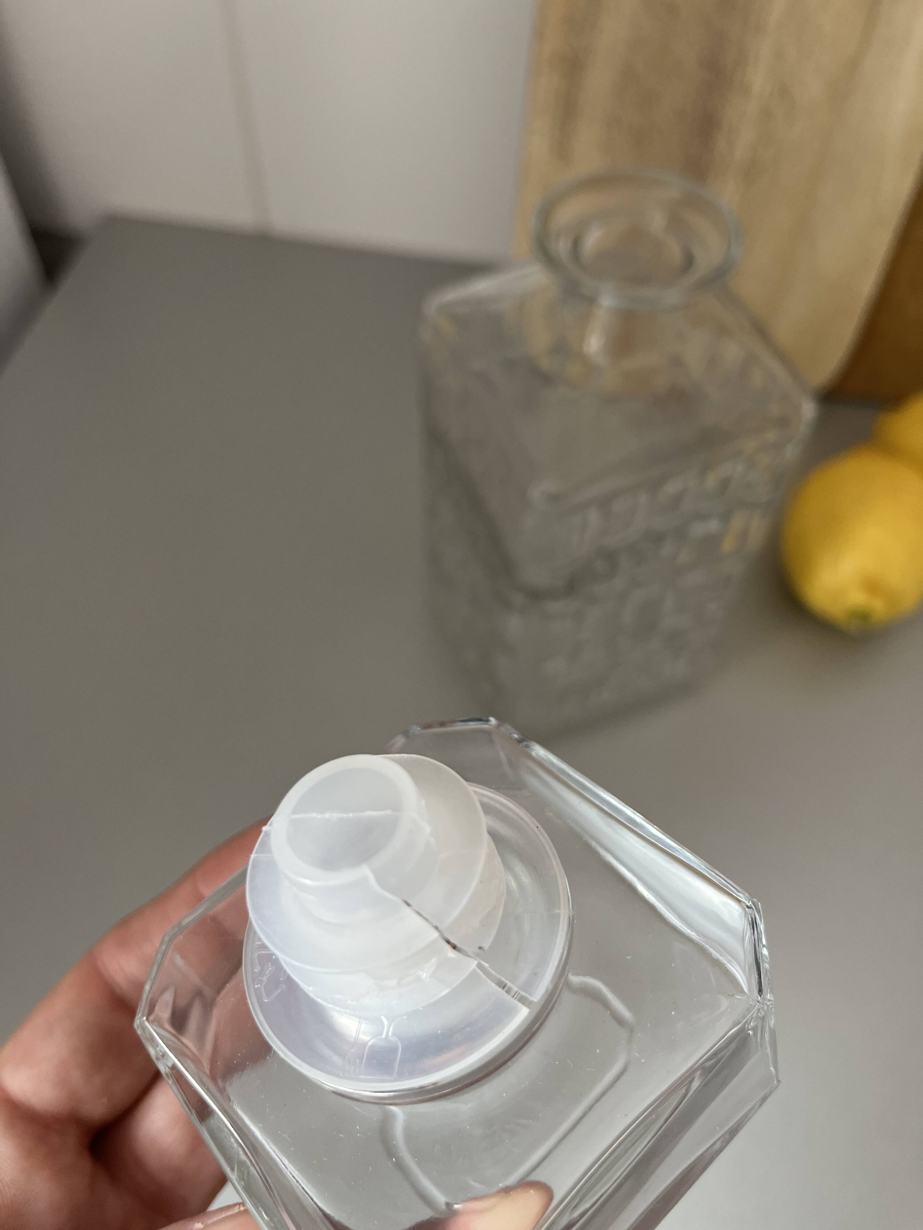 Glass whiskey decanter