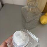 Glass whiskey decanter