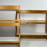 Duo d'étagères vaisselier de Charlotte Perriand