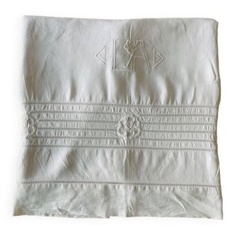 Drap en lin brodé