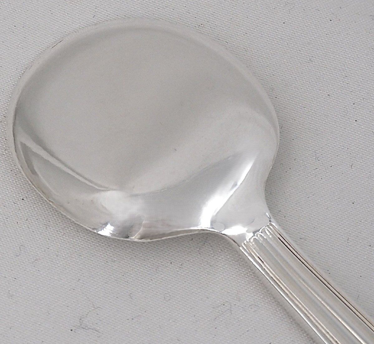 Christofle Mira, Ondulation, 12 spoons, silver-plated ice scoops, excellent condition.