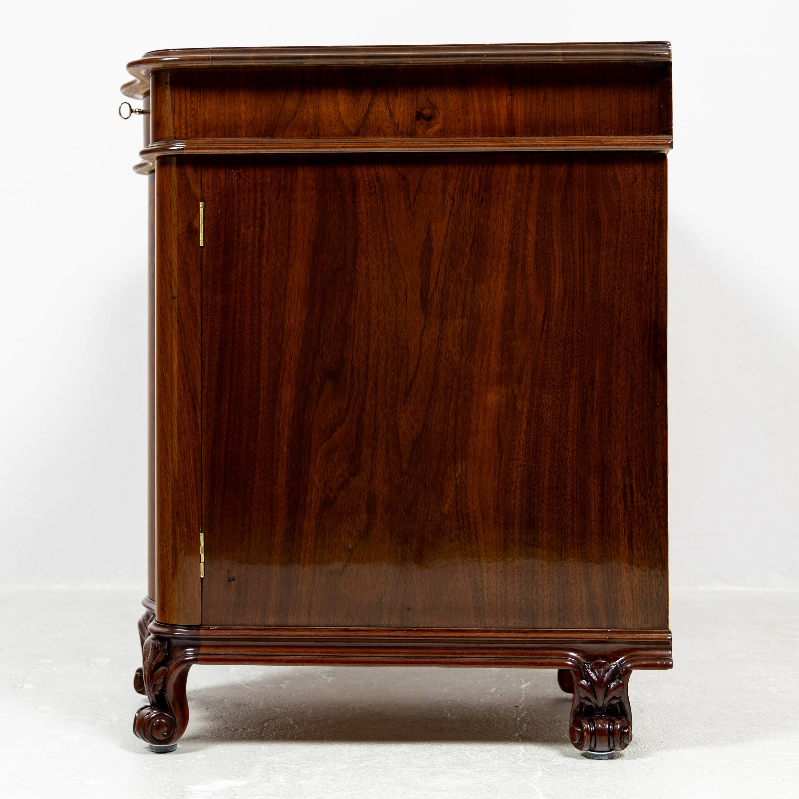 Small lady's desk Louis-Philippe in walnut 1840-1860