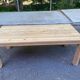 Table à manger rénovée en pin massif style scandinave brutaliste des années