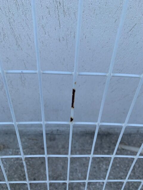 Lot of two metal chairs