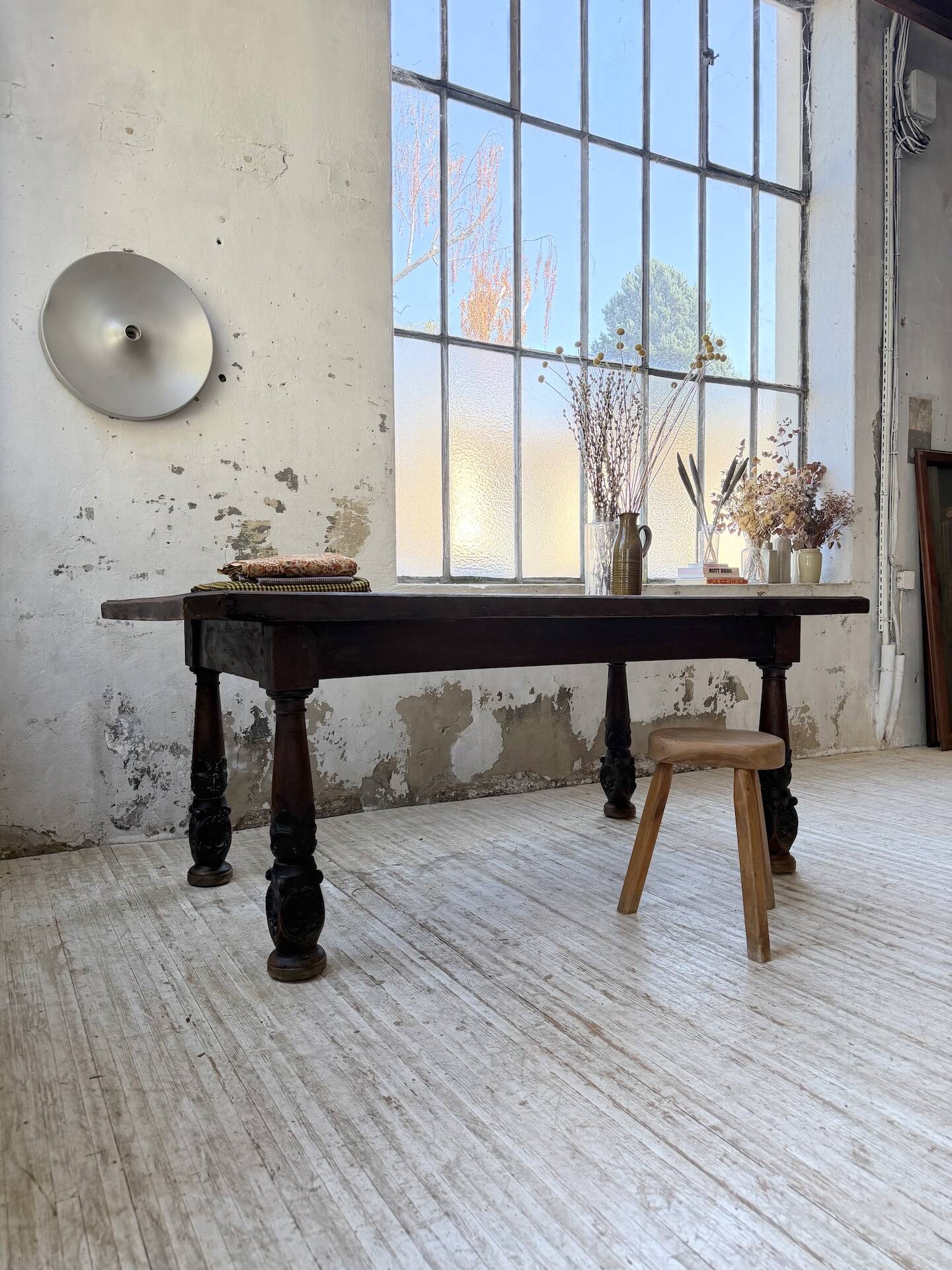 19th-century castle table, carved solid oak, 190cm.