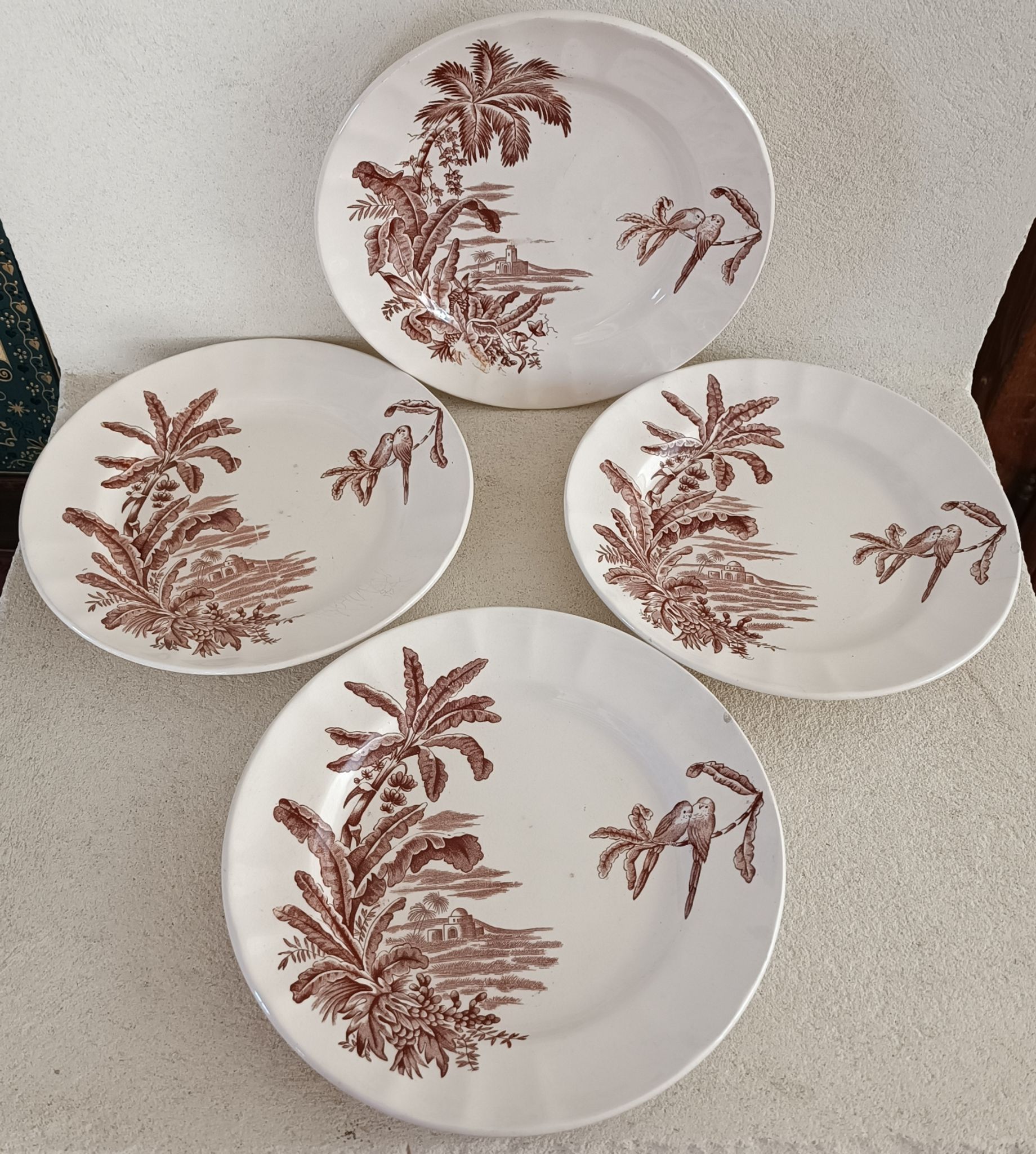 4 plates longchamp iron earth