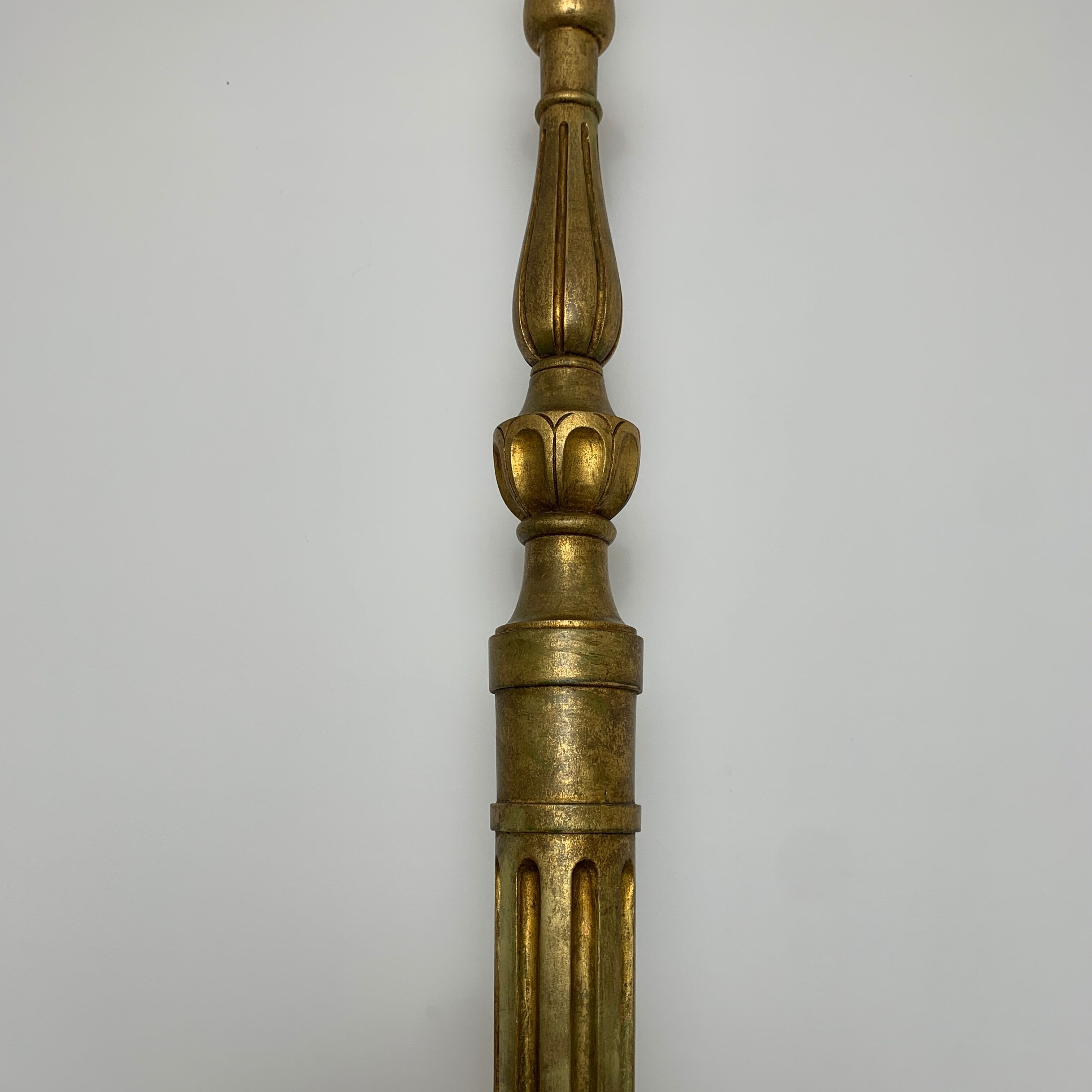 Lampadaire en bois doré début XXe