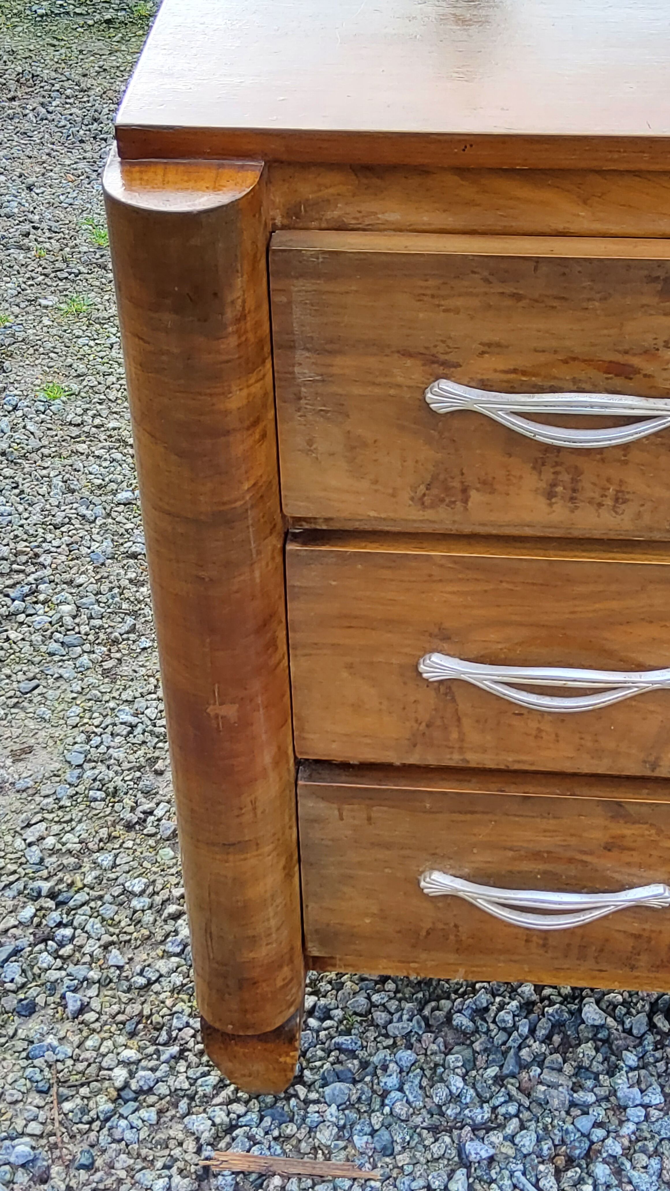 Art Deco chest of drawers from the 30s-40s in walnut 3 drawers