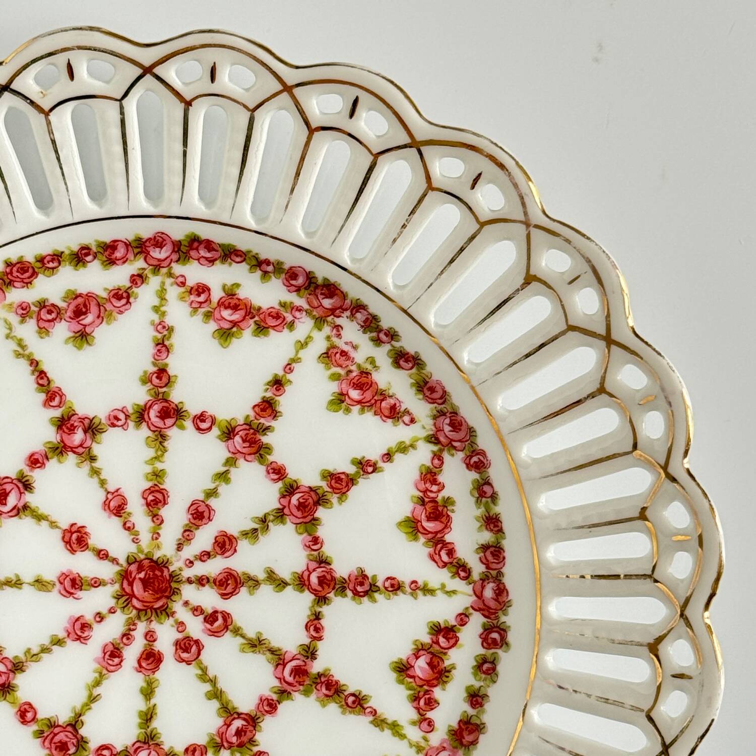Pair of openwork porcelain plates decorated with roses
