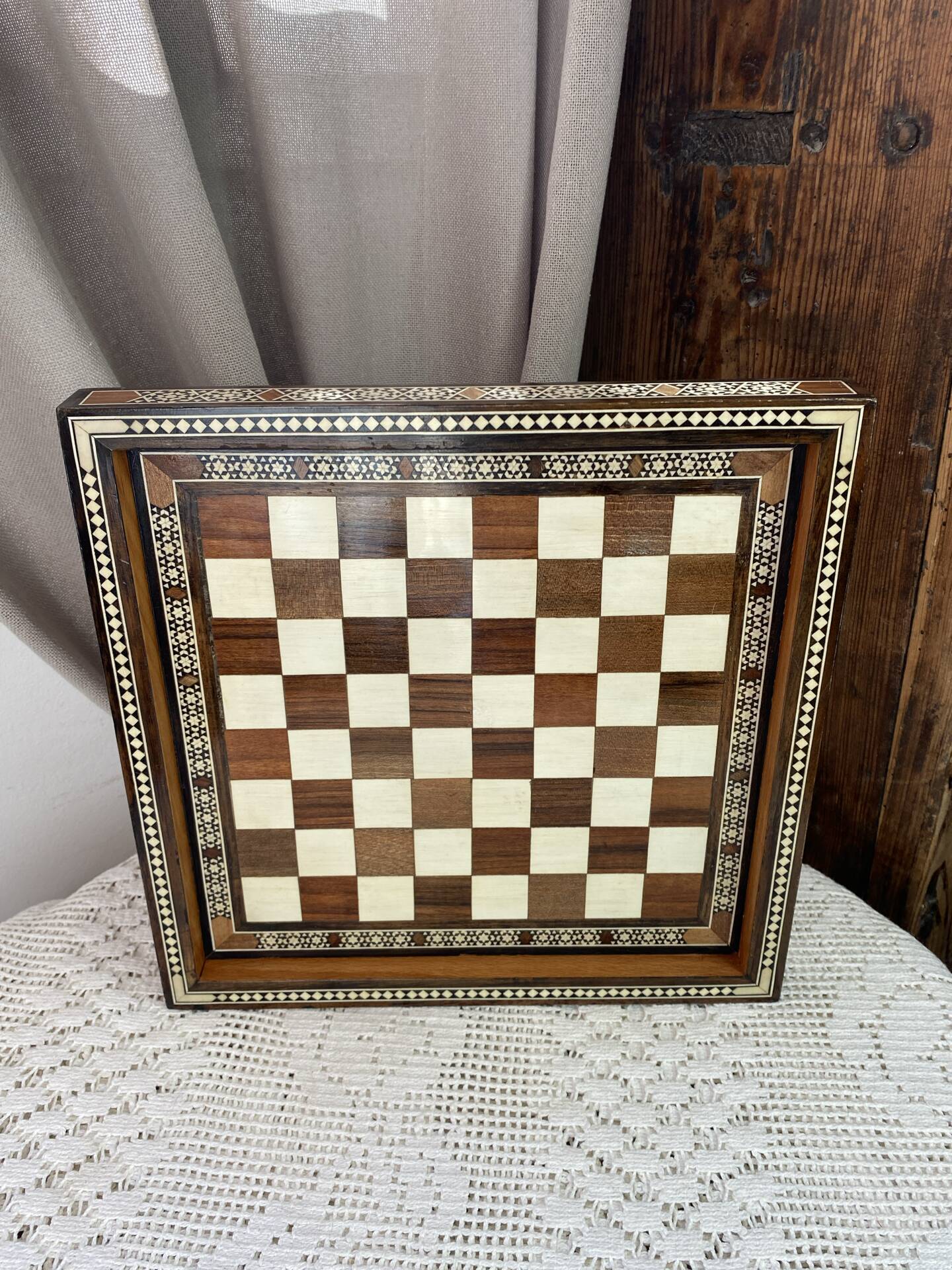 Jeu d’échec en marqueterie 