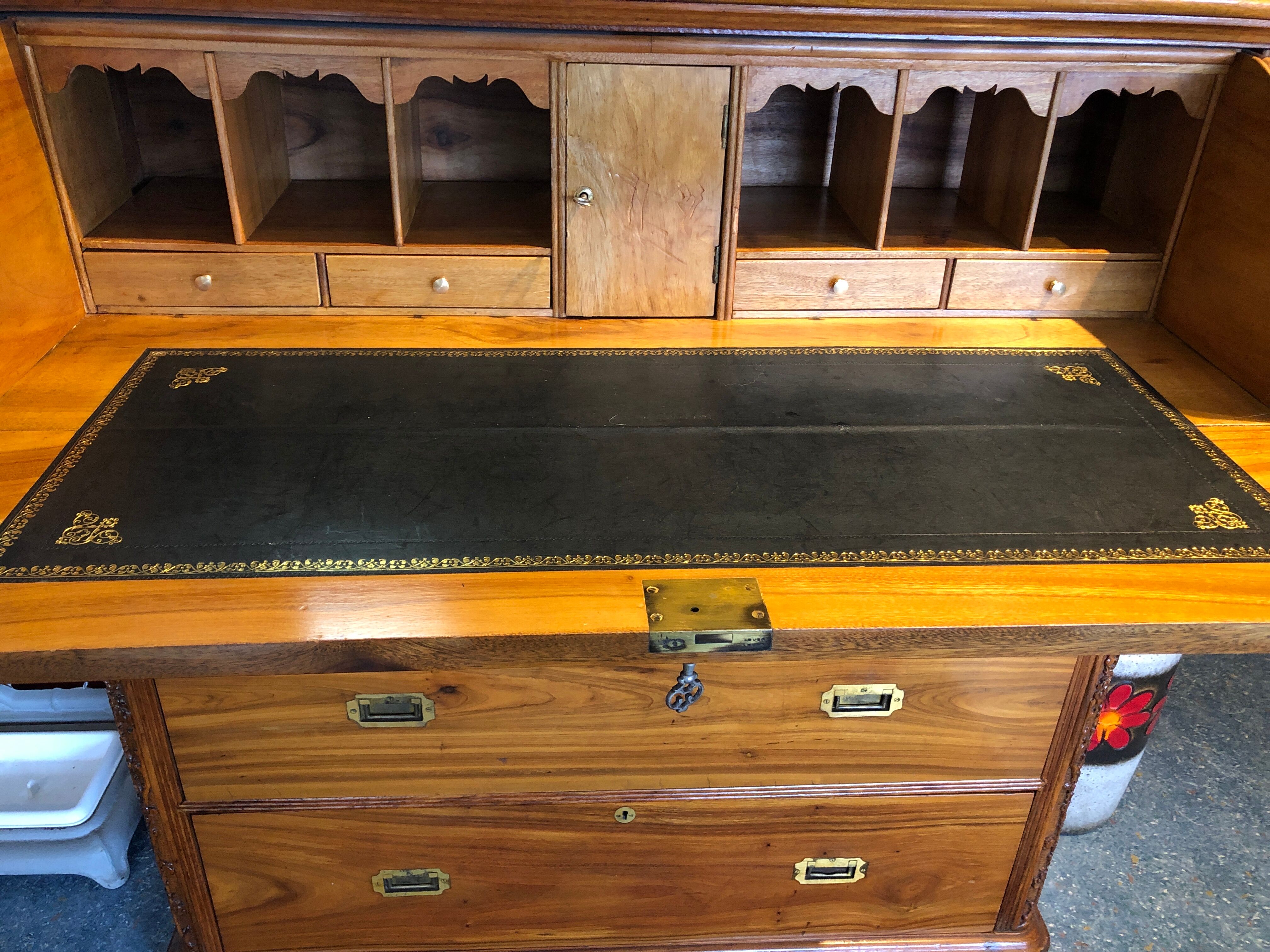 Commodus secretary in camphor