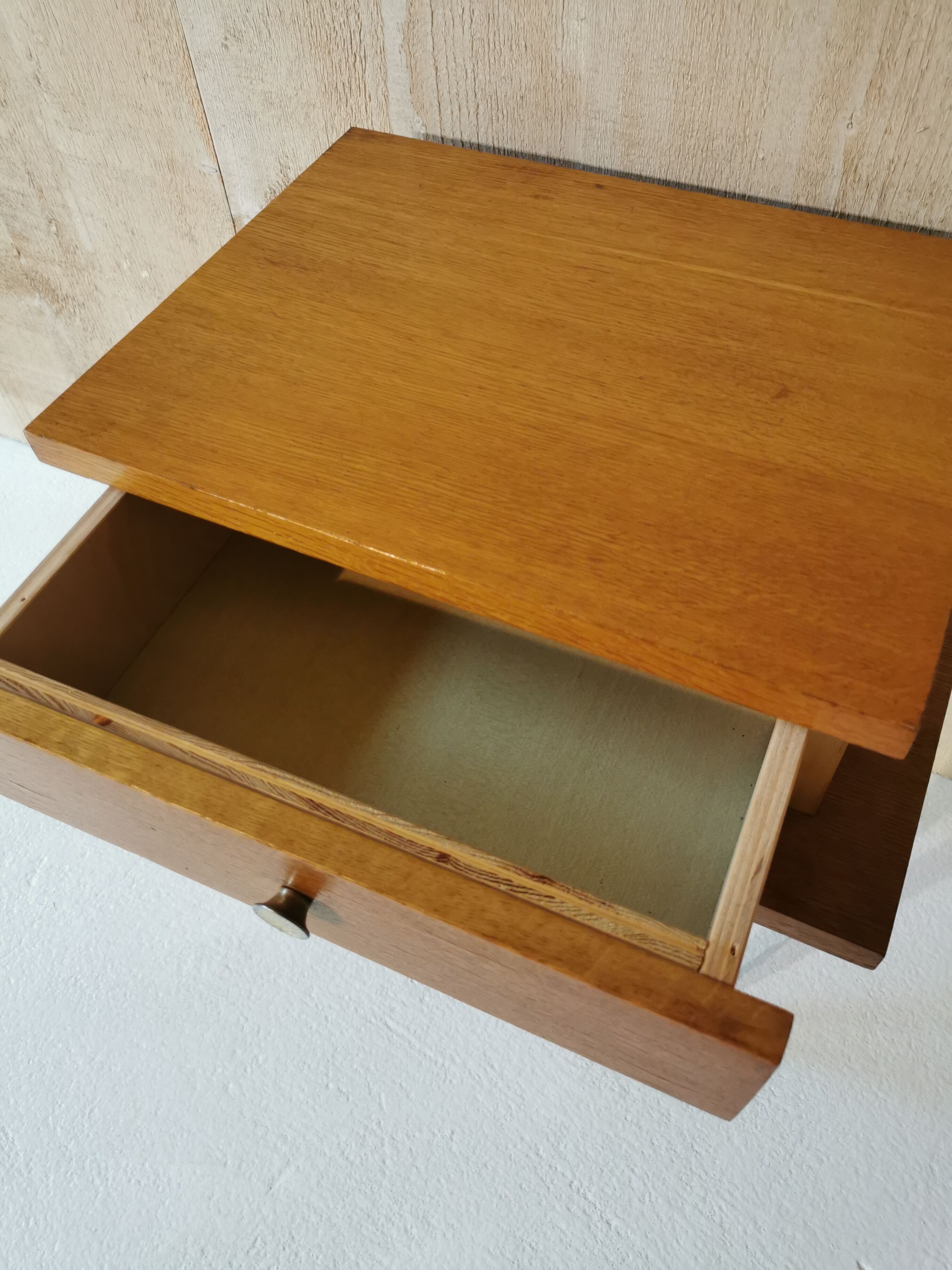 Bedside feet compass