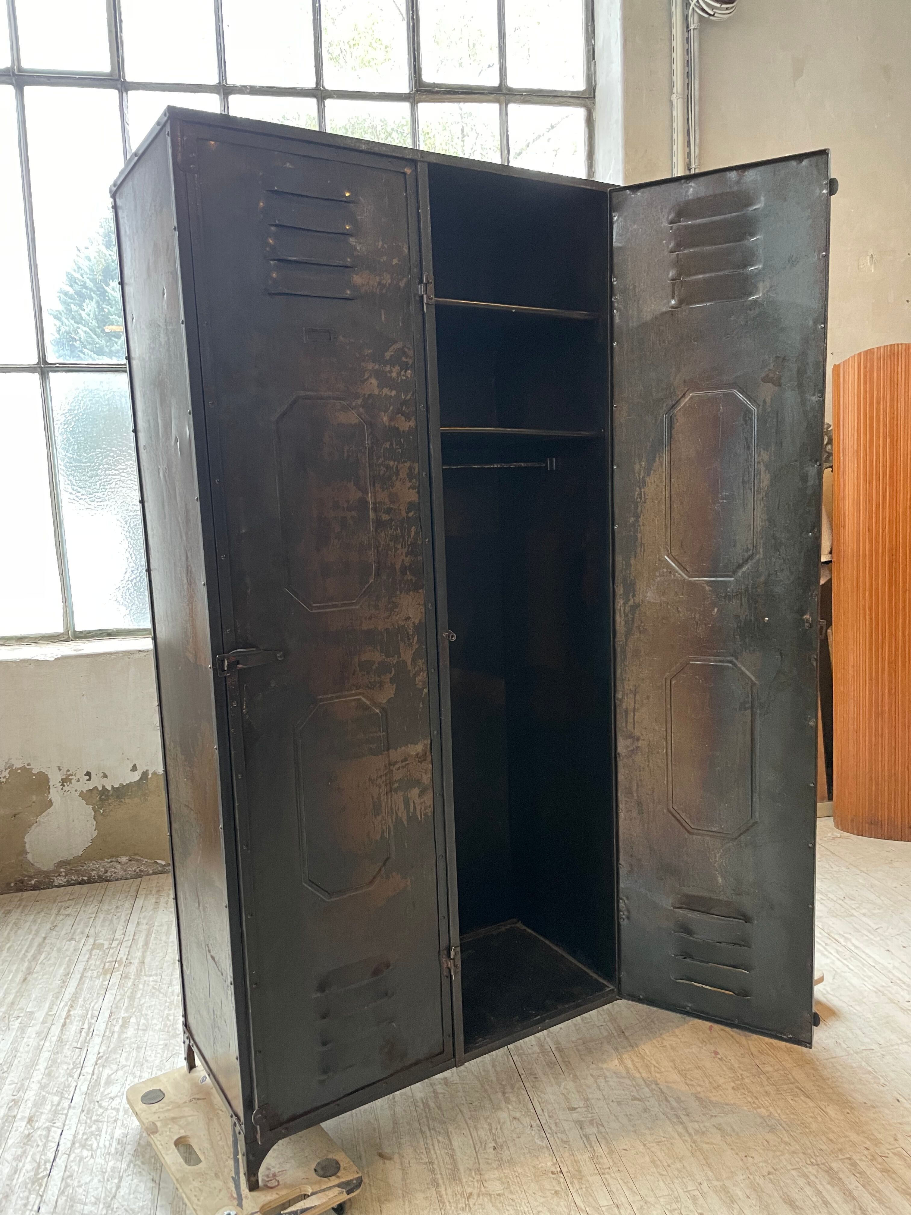 Riveted metal cloakroom Swchartz 1920