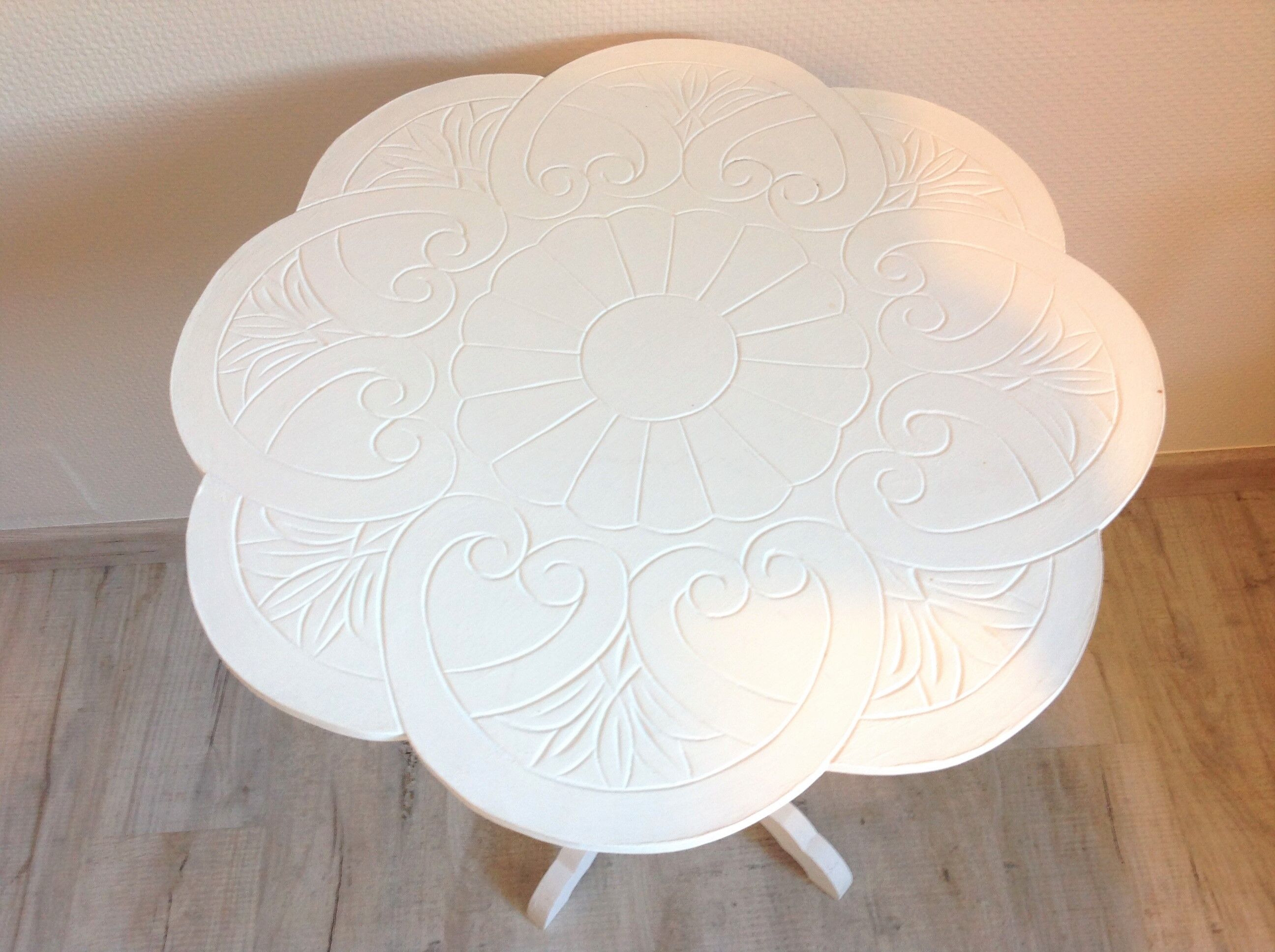 White side table in painted wood and decorated top