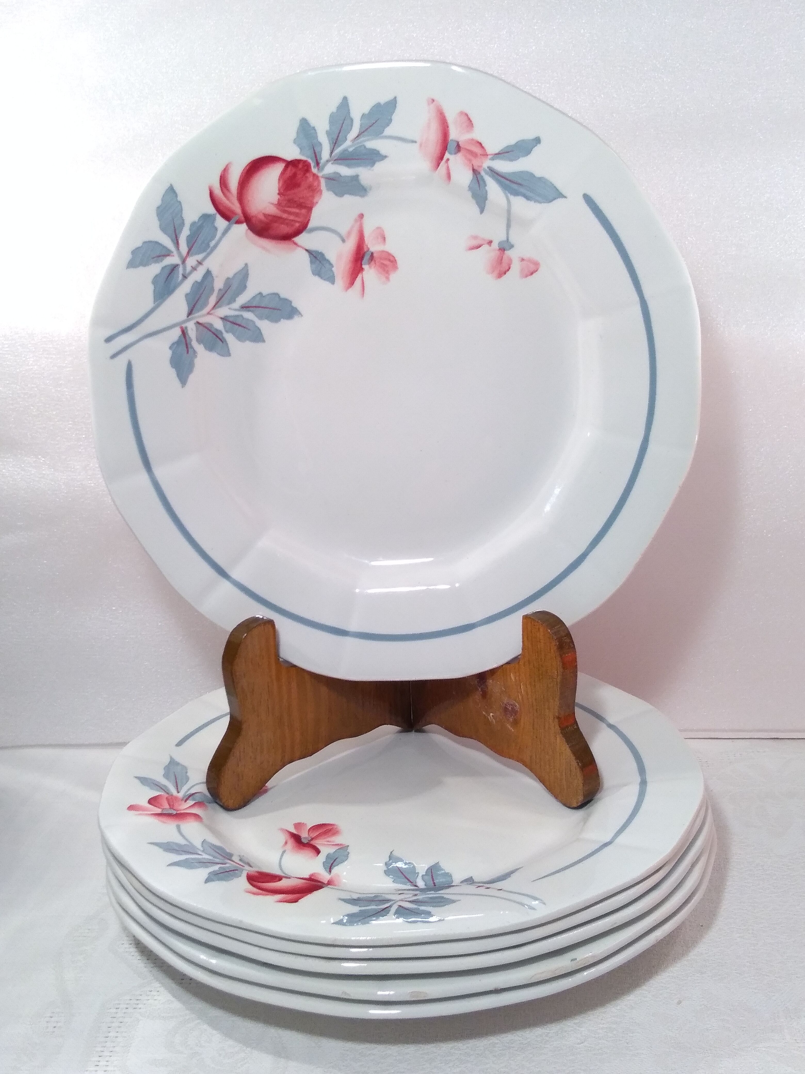 6 flat plates on St Amand earthenware