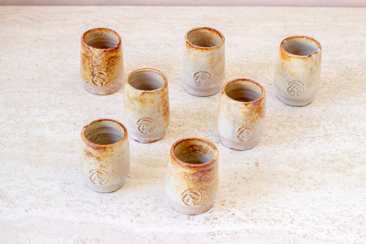 7 verres à liqueur en grès