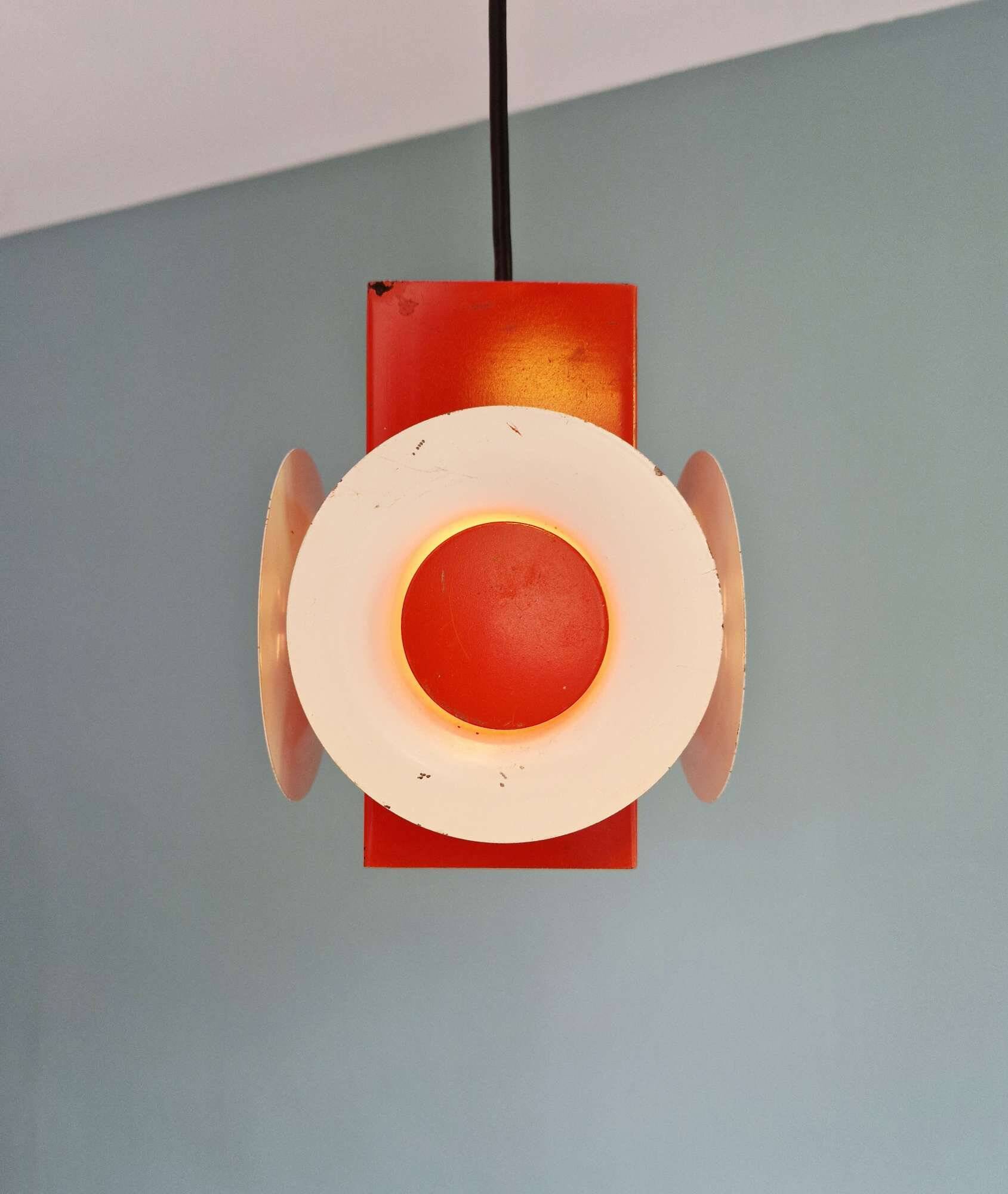 Space Age cascade chandelier in orange and white lacquered metal, RAAK, 1970