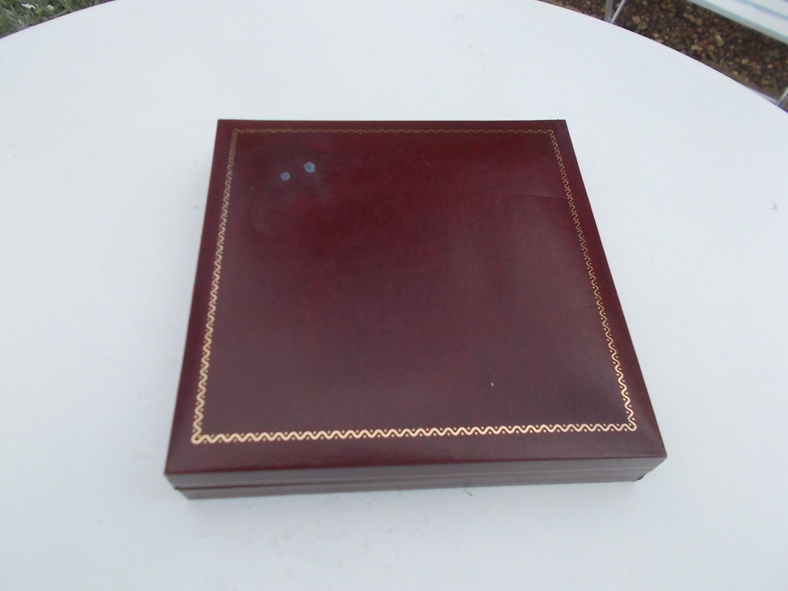 6 cake forks in a box