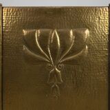 Écran de cheminée en cuivre martelé Art Déco élégant, France années 1920