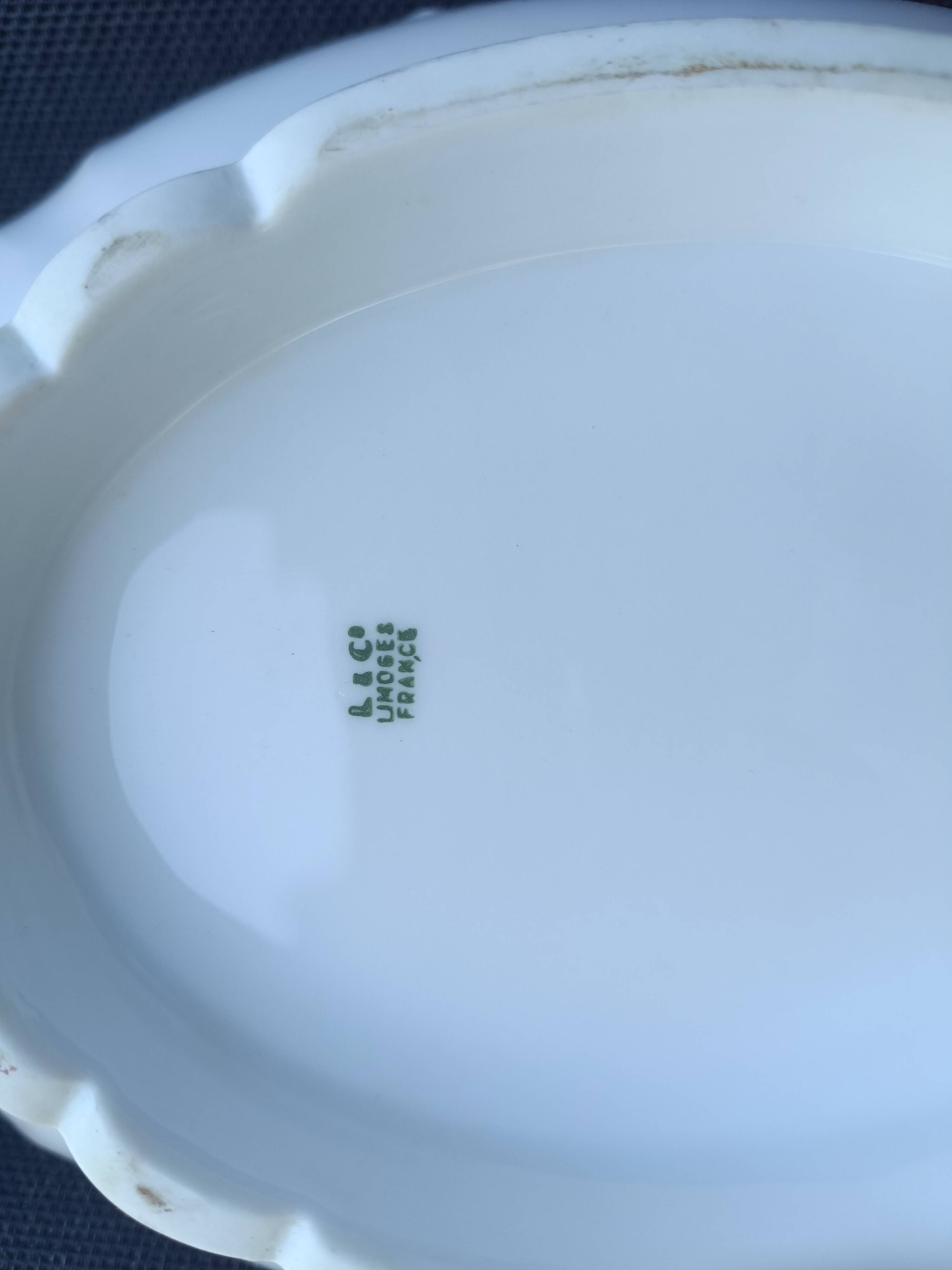 Soup tureen