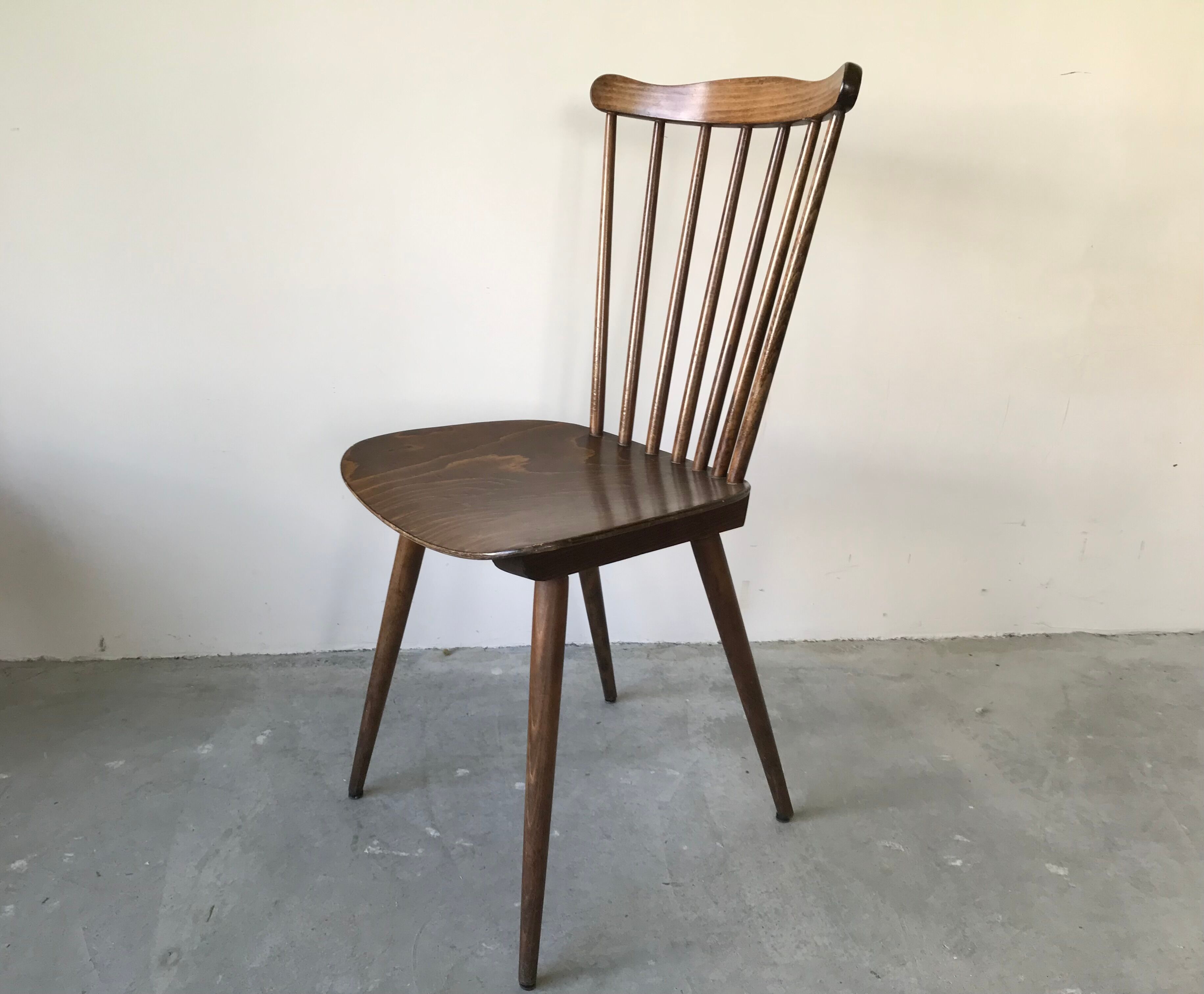 Suite de 6 chaises bistrot Menuet par Baumann, circa 1970.