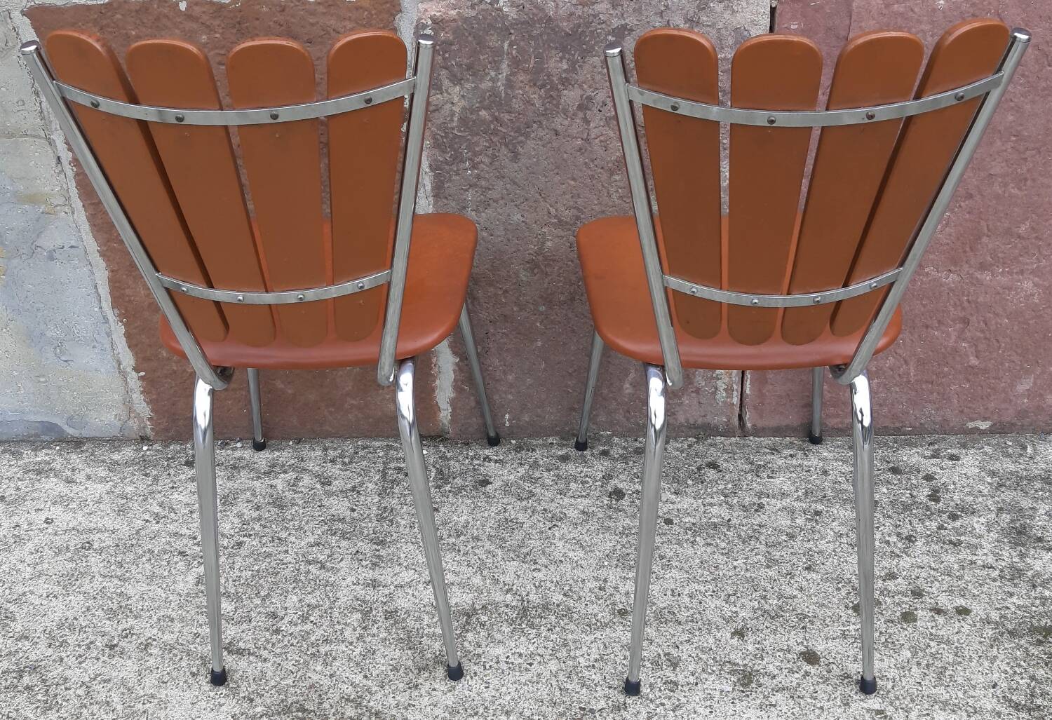 2 “Pétal” chairs from Soudévinyl