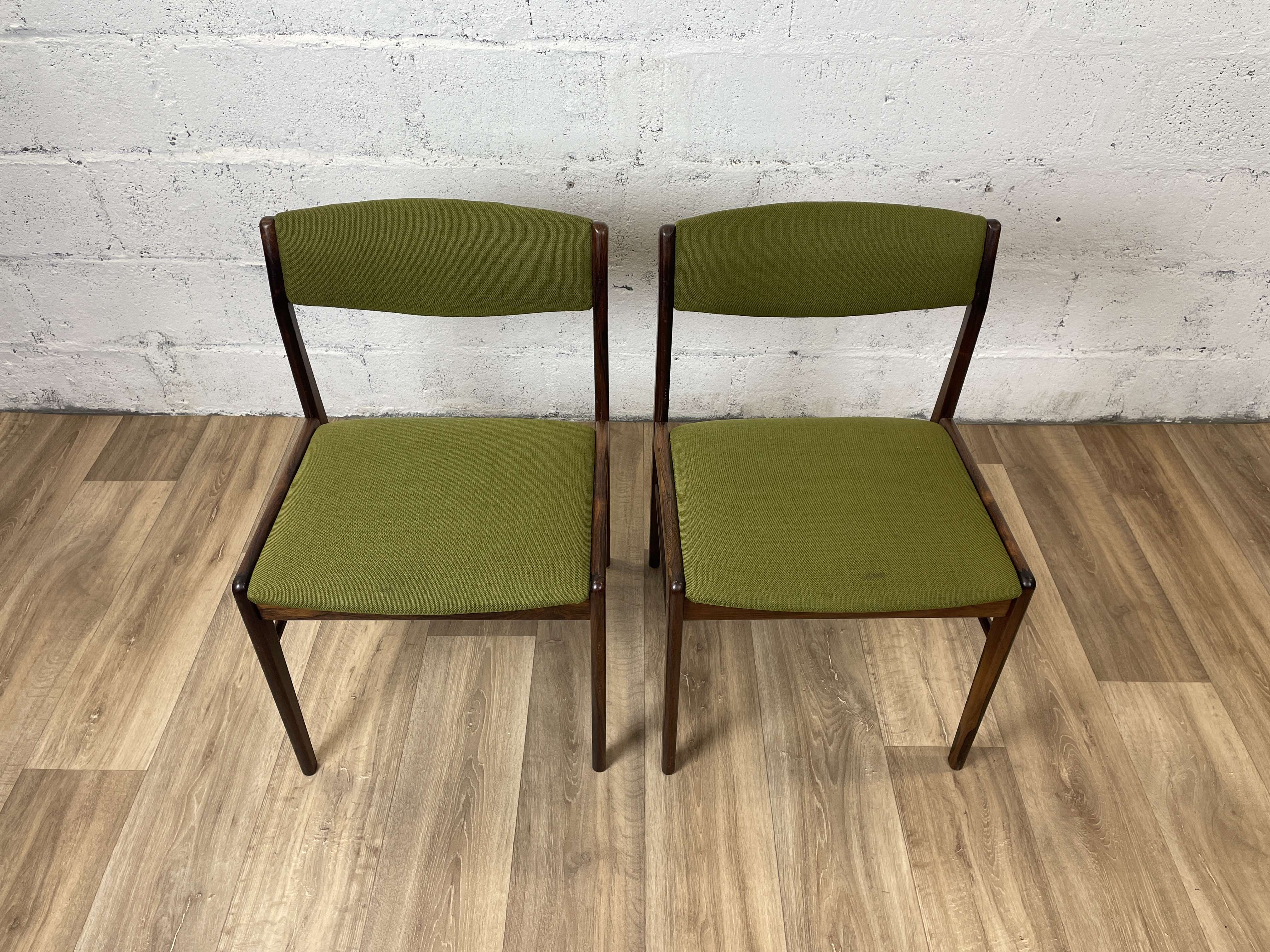 Set of 6 dining chairs in rosewood and green fabric signed T.S.M, 60s