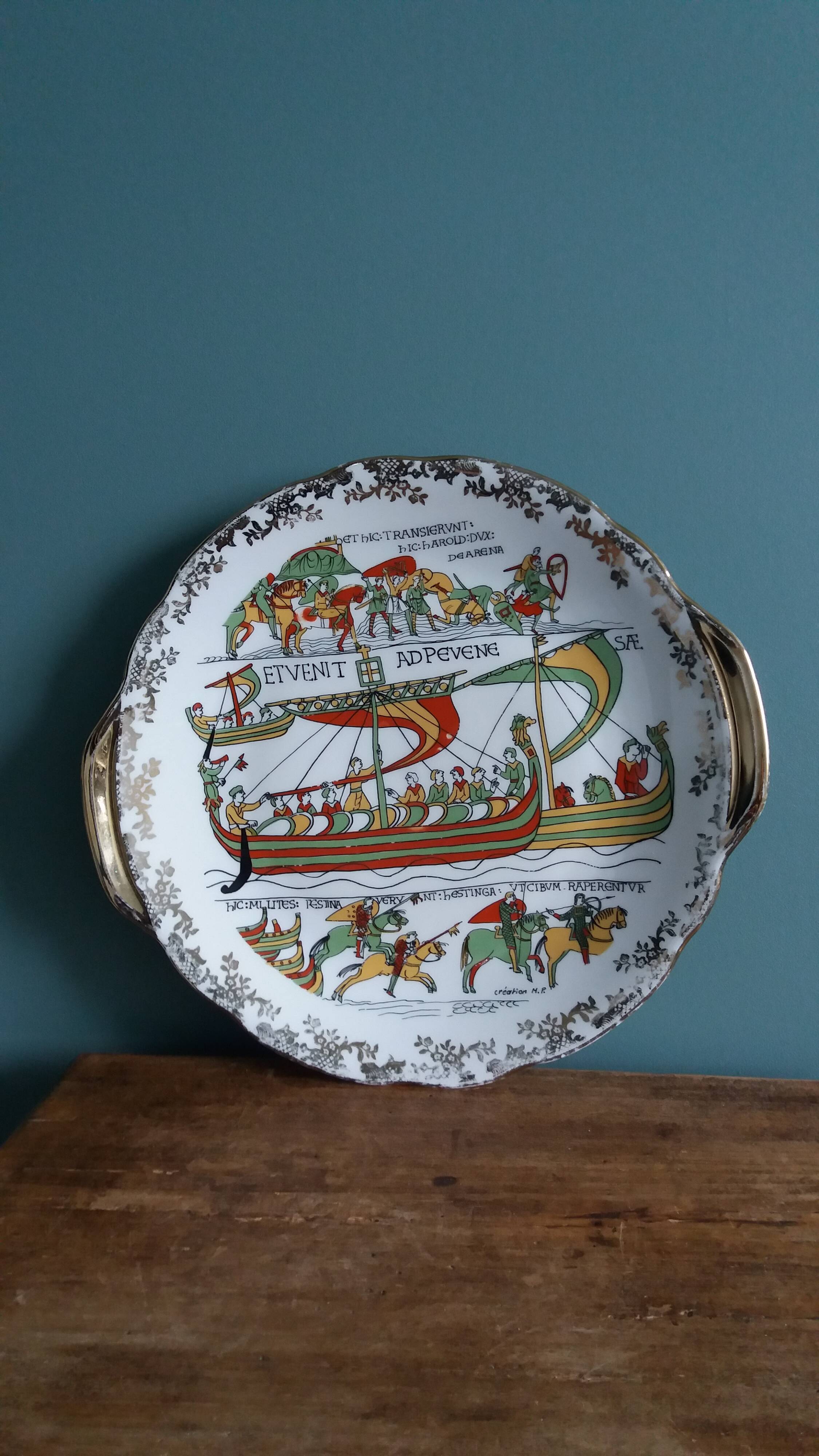 Decorative porcelain plate MF tapestry design of Bayeux