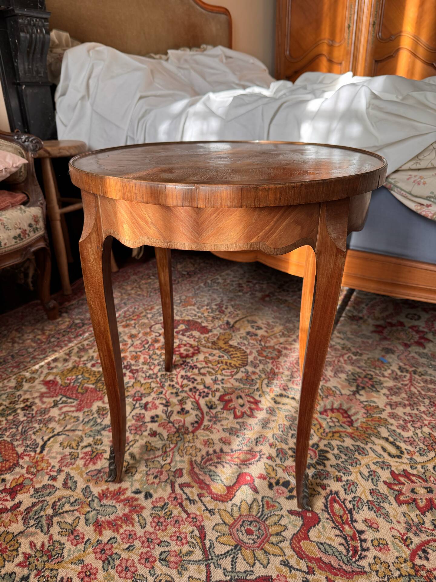 Round Louis XV style table - floral marquetry