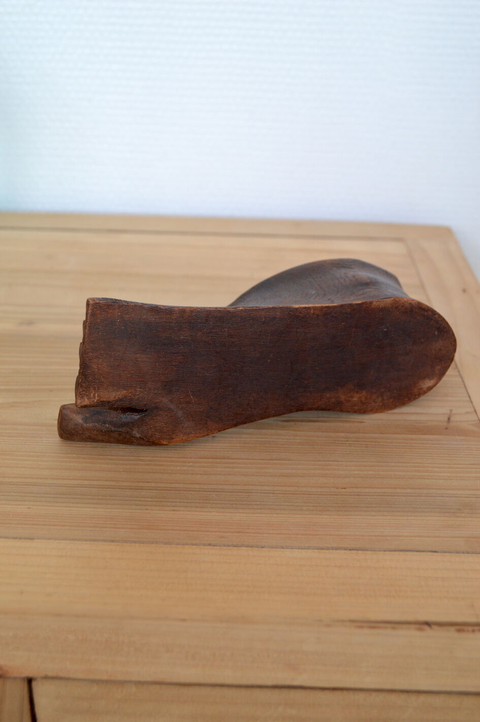 Cendrier pied en bois sculpté