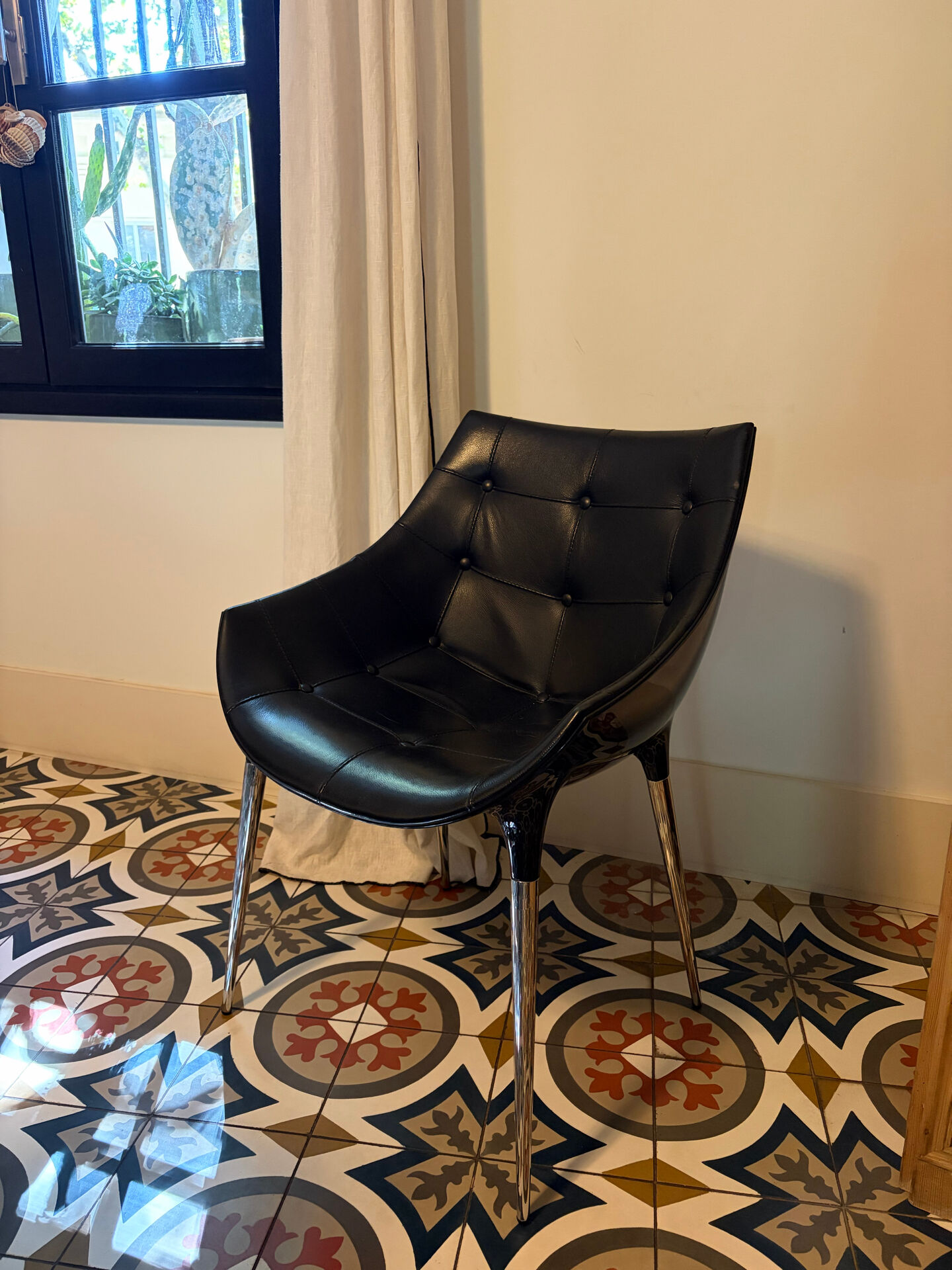 Lot de 6 sièges Philippe Starck pour Cassina en cuir noir