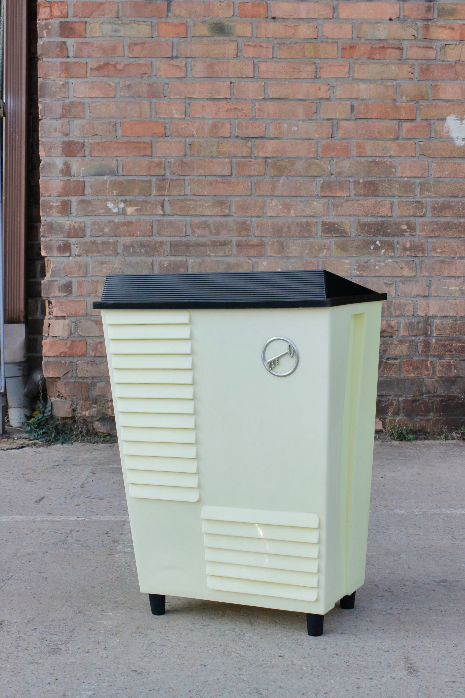 Vintage plastic laundry basket, France 1950s