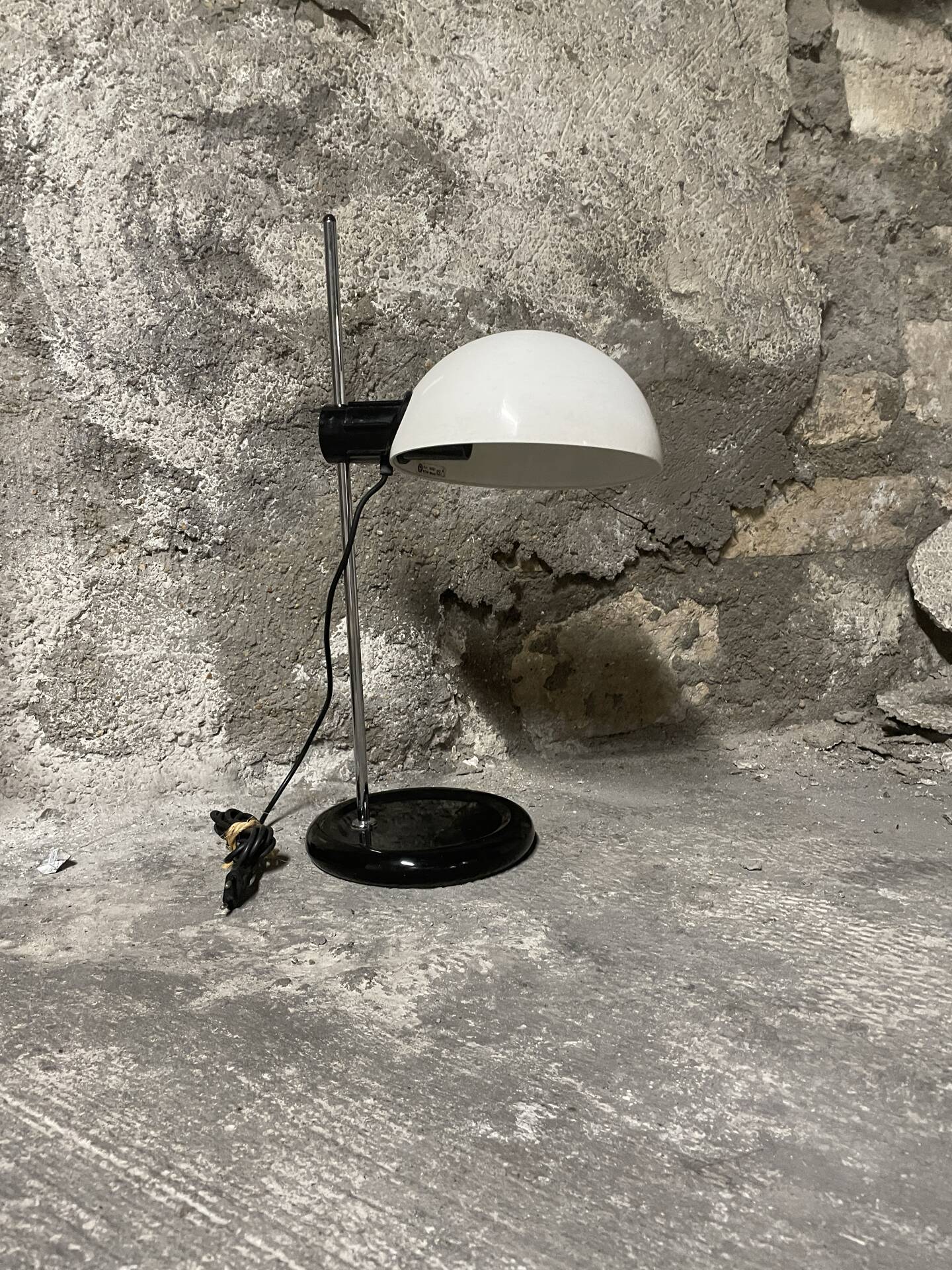Harvey Guzzini vintage Italian desk lamp from the 1970s.