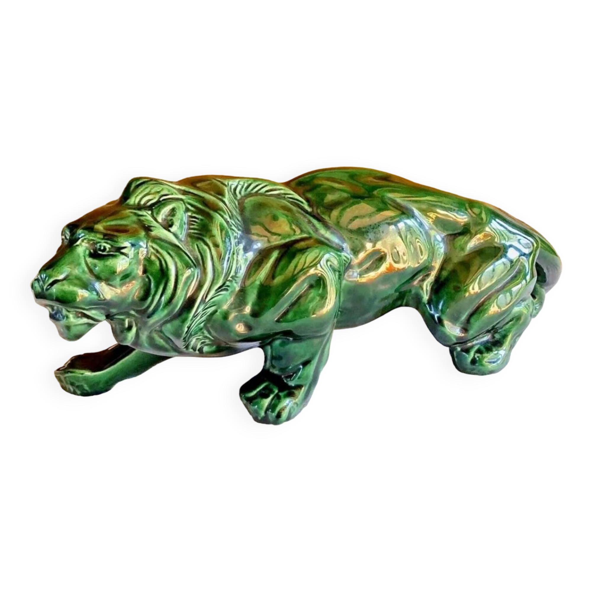 Art Deco lion statue 1930 cracked Saint Clement