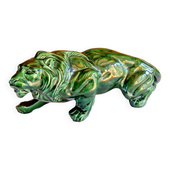 Art Deco lion statue 1930 cracked Saint Clement
