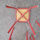 Lot de 10 tabouret bas carré en métal rouge - bois - atelier - industriel