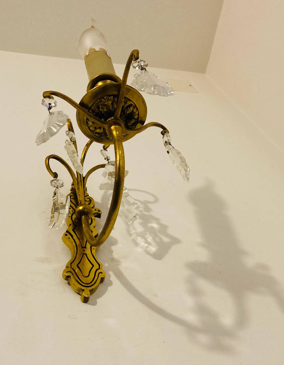 Applique en laiton + pampilles en verres époque milieu XXe