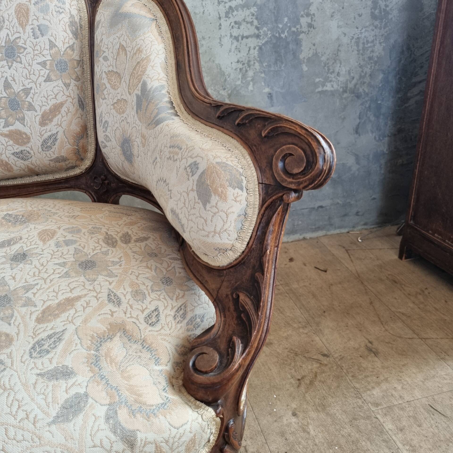 Small sofa or bench in Louis XV style, rococo.