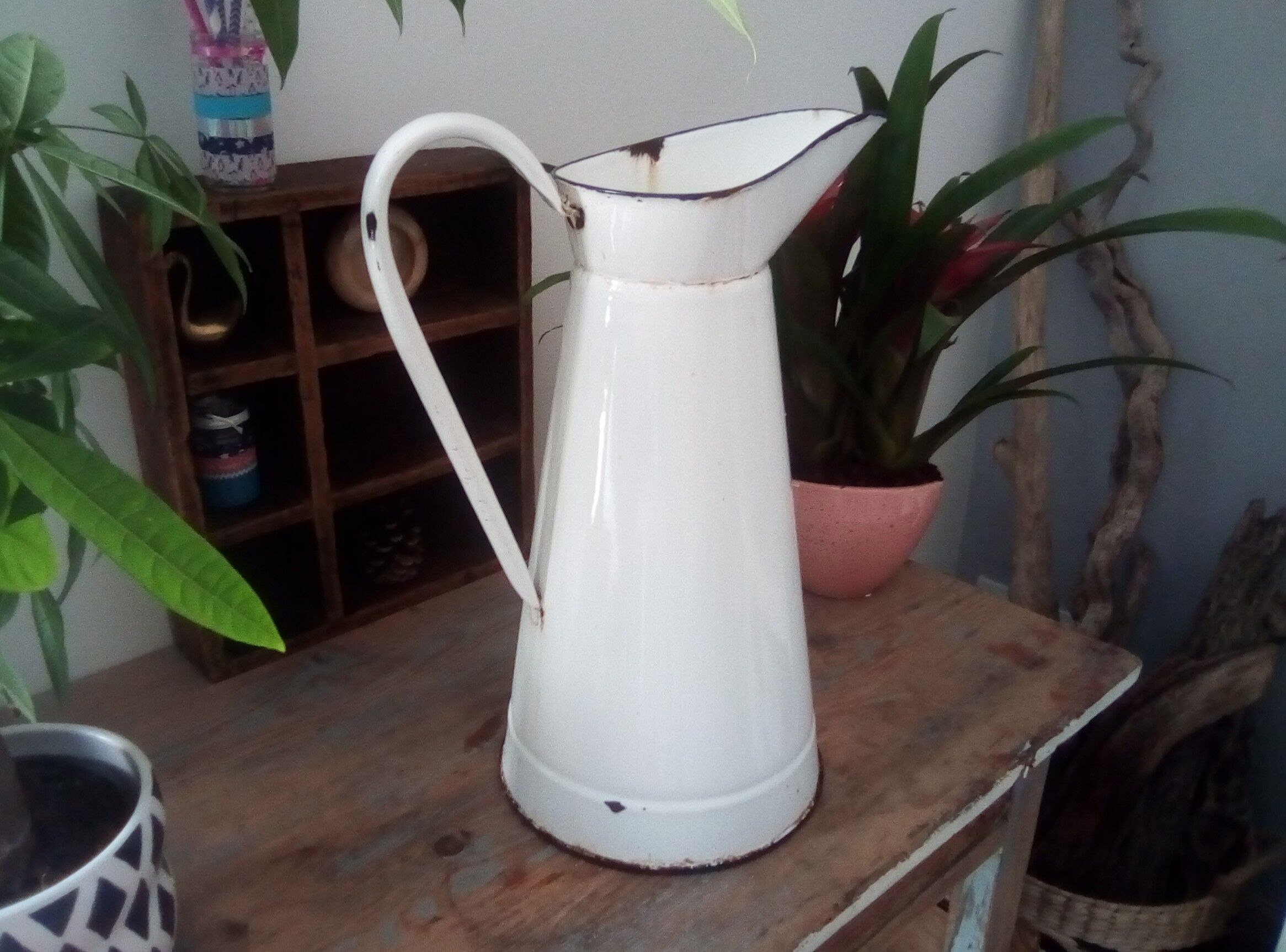 Enamelled water broc 40s