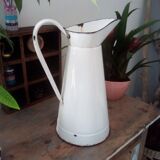 Enamelled water broc 40s