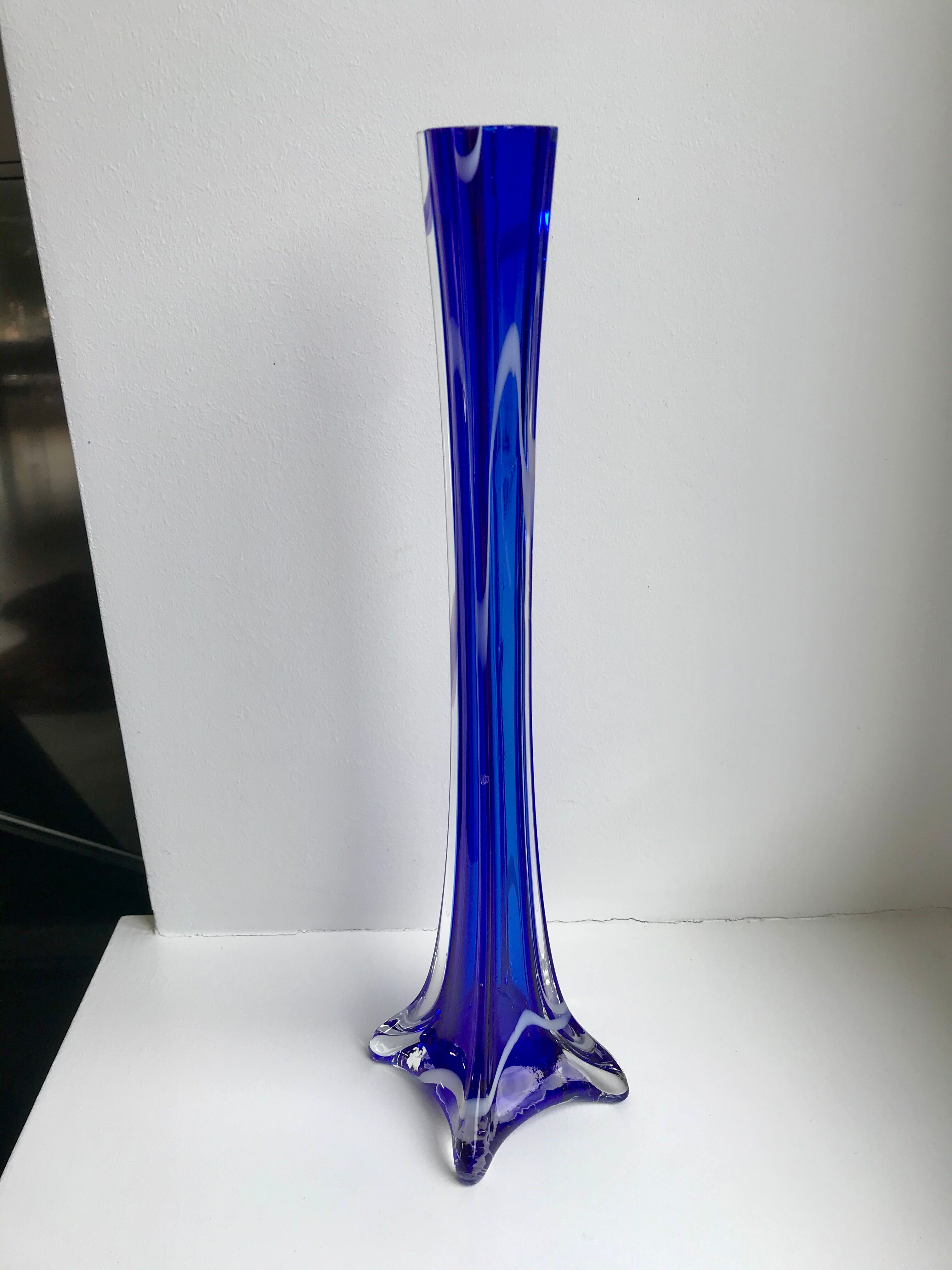 Vase en verre soufflé murano bleu roi années 70