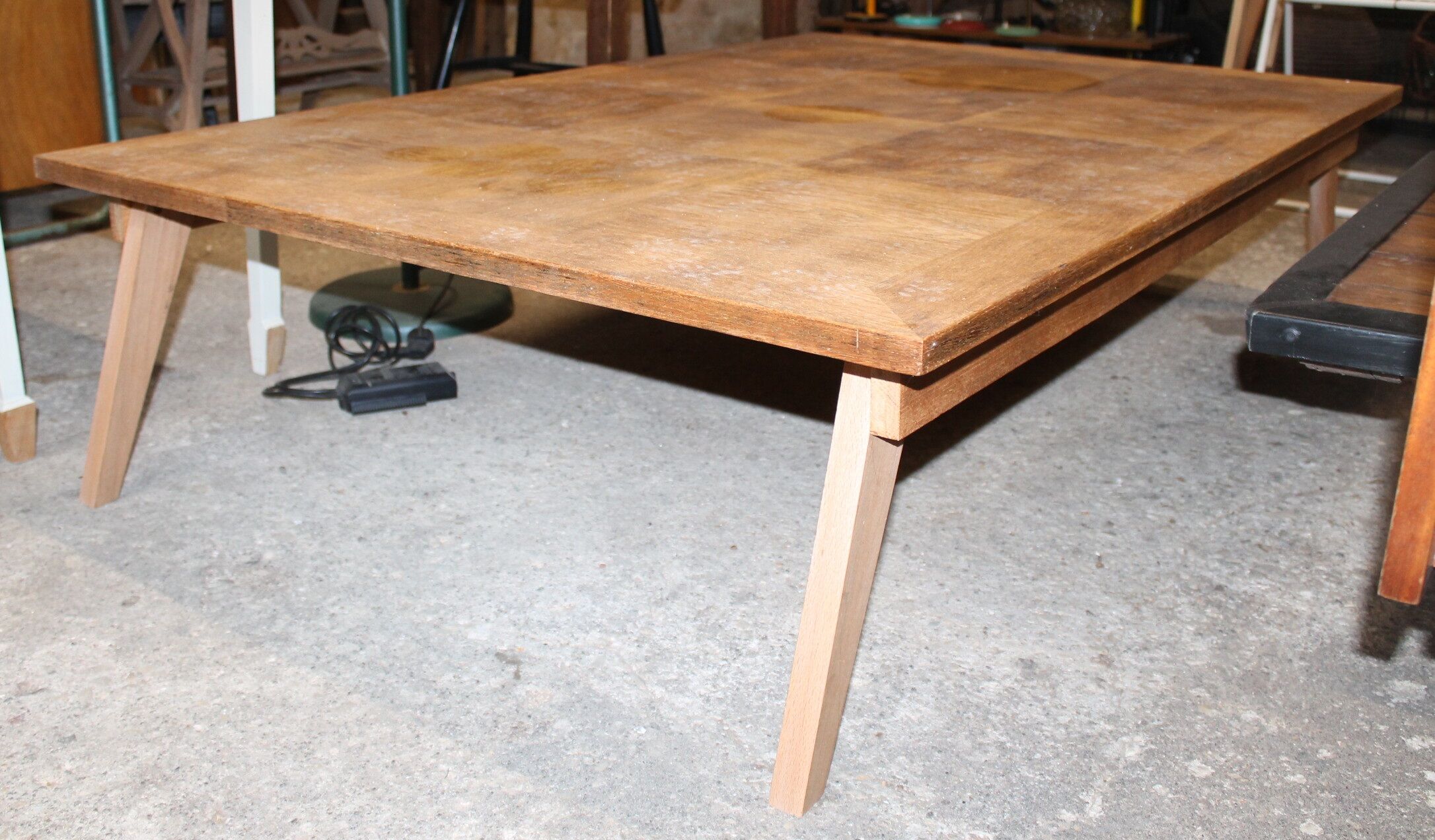 Low table compass feet