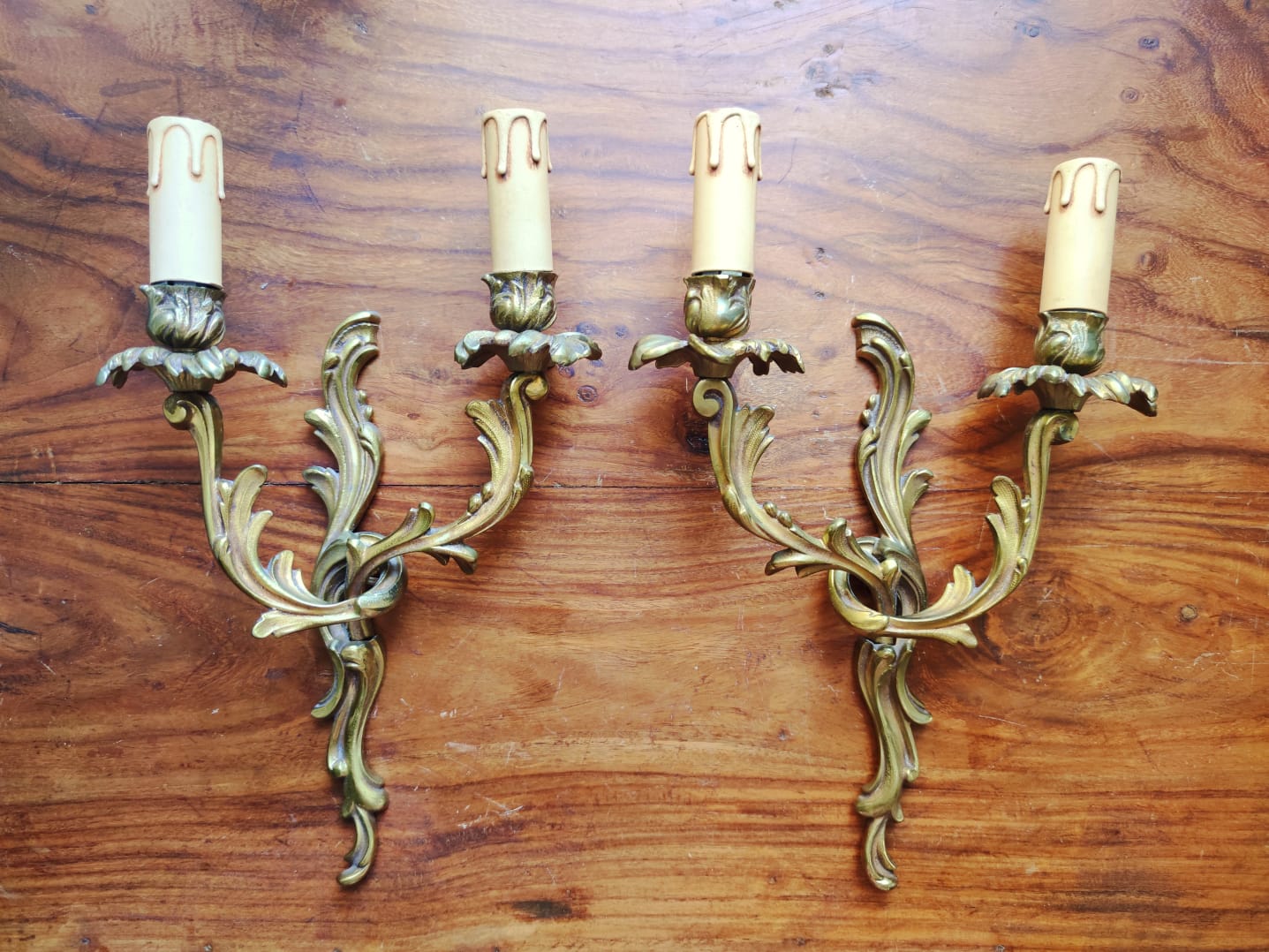 Paire d'appliques en bronze doré de style Louis XVI