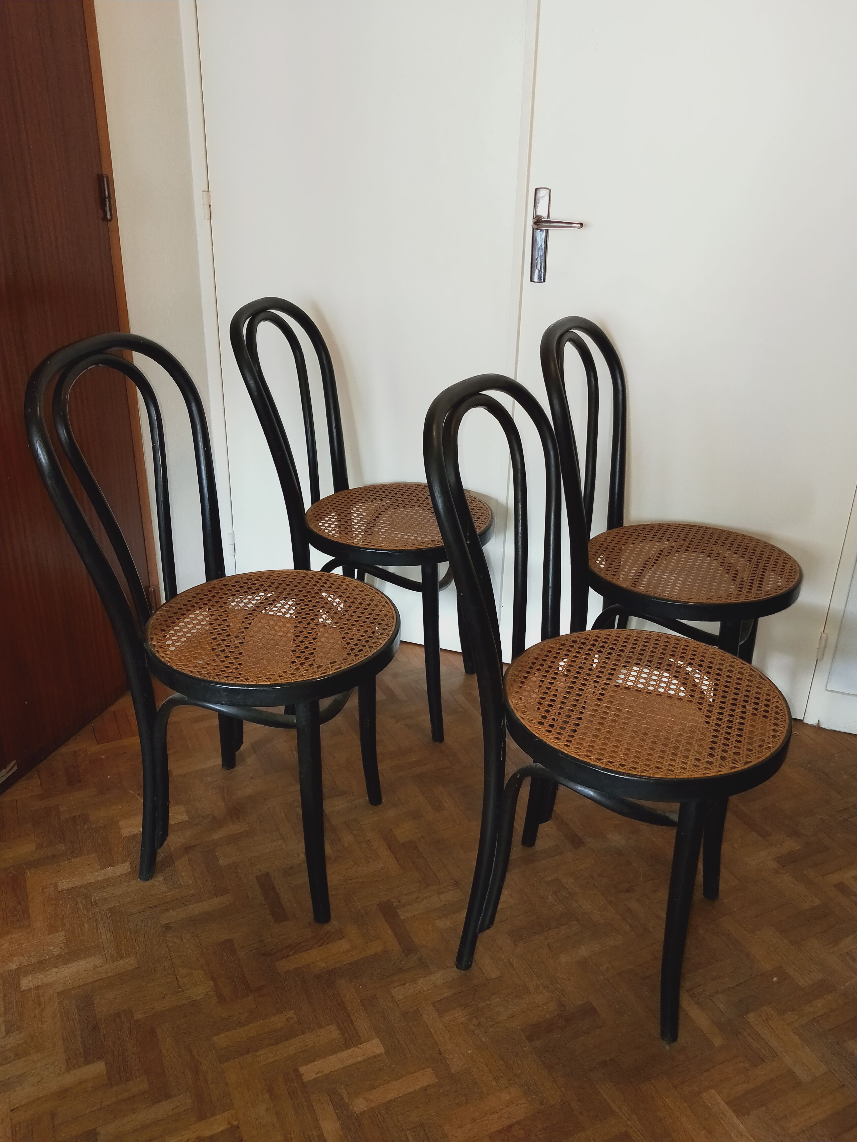 Lot of Thonet FMG chairs No.18