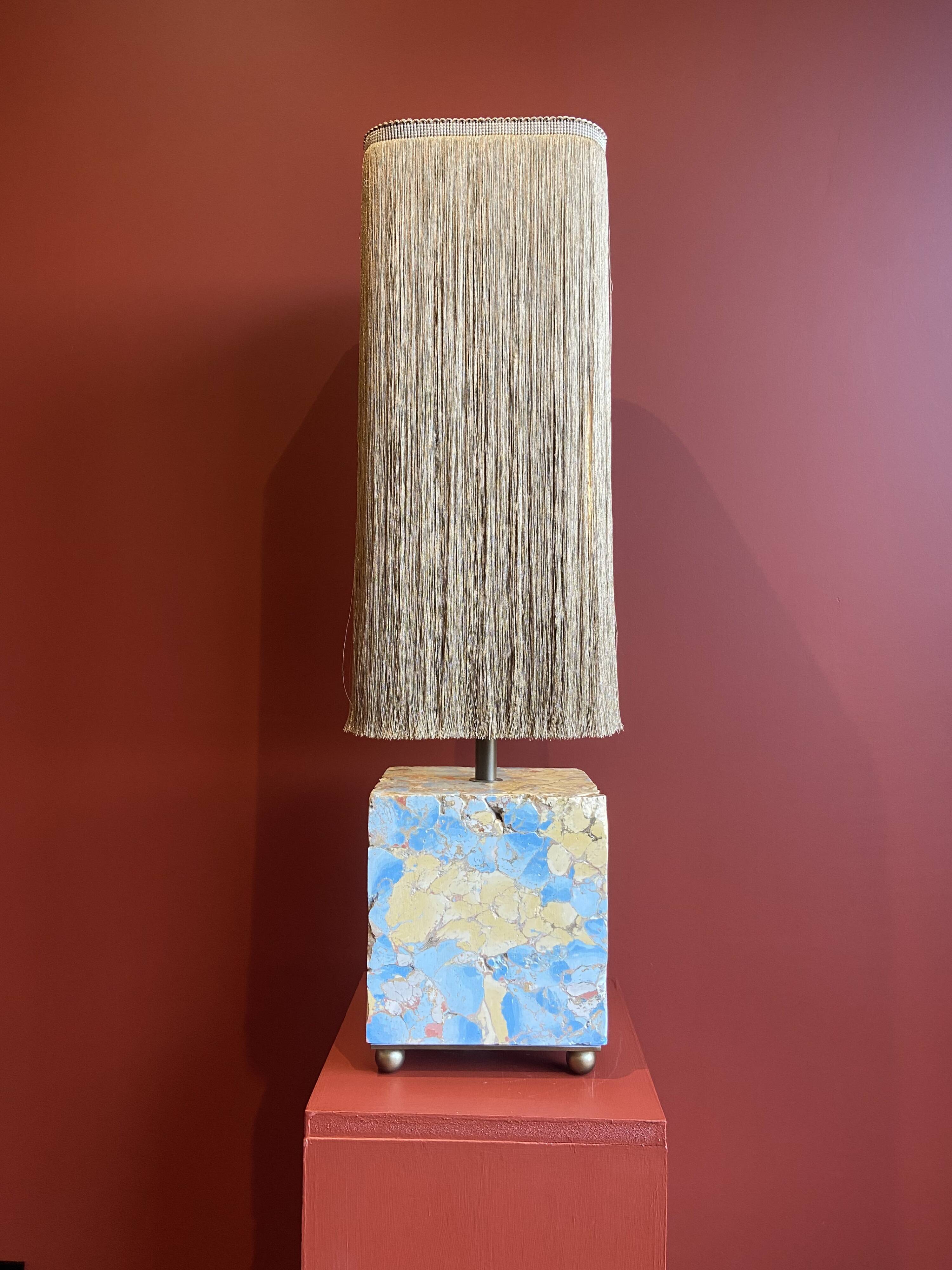 Base stuck blue beige marble-plaster, fringed lampshade Houles, 21st century.